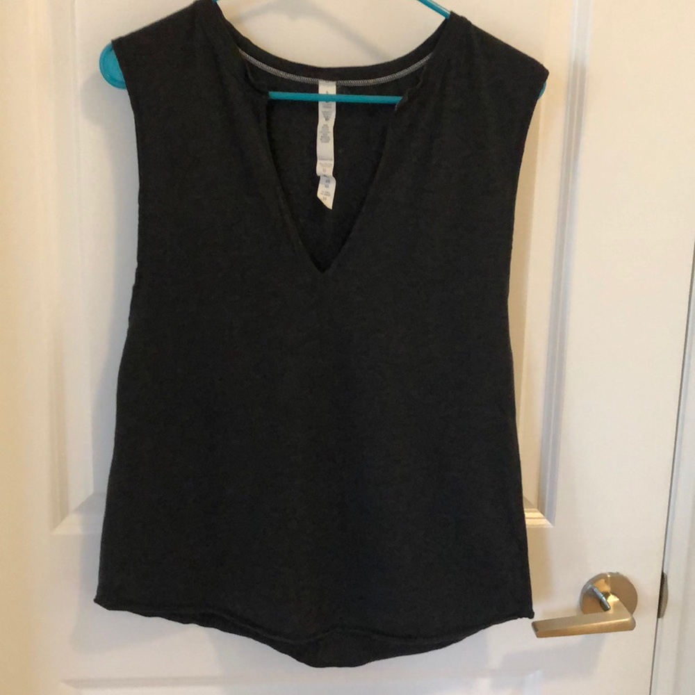 Lululemon open neck sleeveless t shirt size 6
